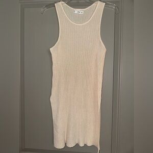Pleated sleeveless top with side slits